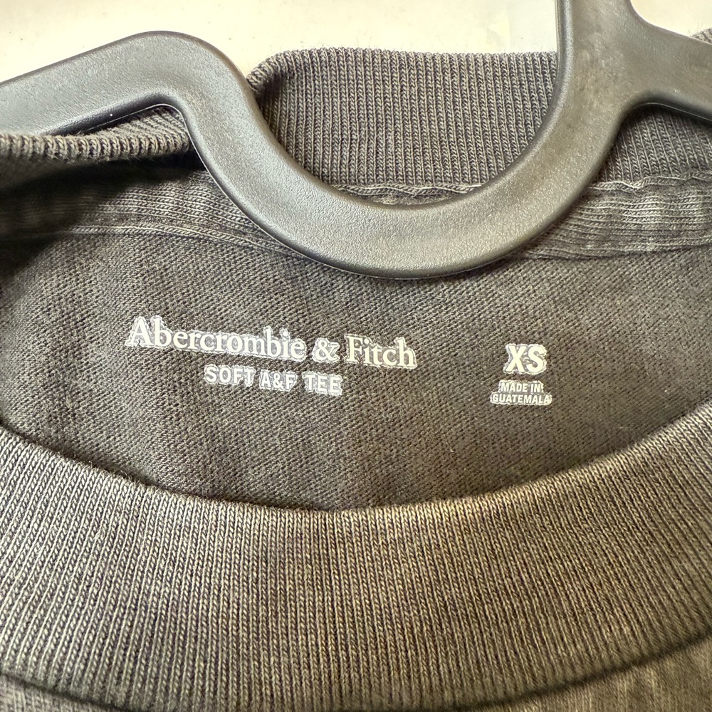 Modelo themed shirt - Picture 3 of 3